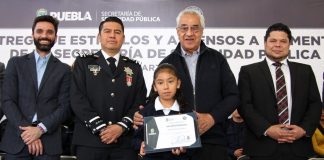 Entrega Pacheco Pulido ascensos a elementos de la SSP y becas para sus hijos