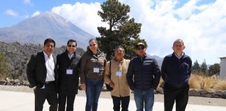 Diputados poblanos visitaron los observatorios de rayos gamma HAWC del INAOE