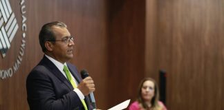 El candidato a la gobernatura por Puebla Alberto Jiménez Merino visita la Anáhuac