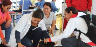 Casa por casa, Protección Animal aplica vacuna antirrábica