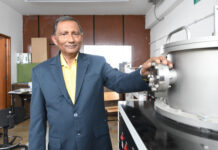 En el Instituto de Física el doctor Pal diseña y fabrica nanomateriales para biotecnología y electrónica