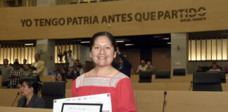 Académica de la BUAP recibe Medalla al Mérito Mujer Indígena